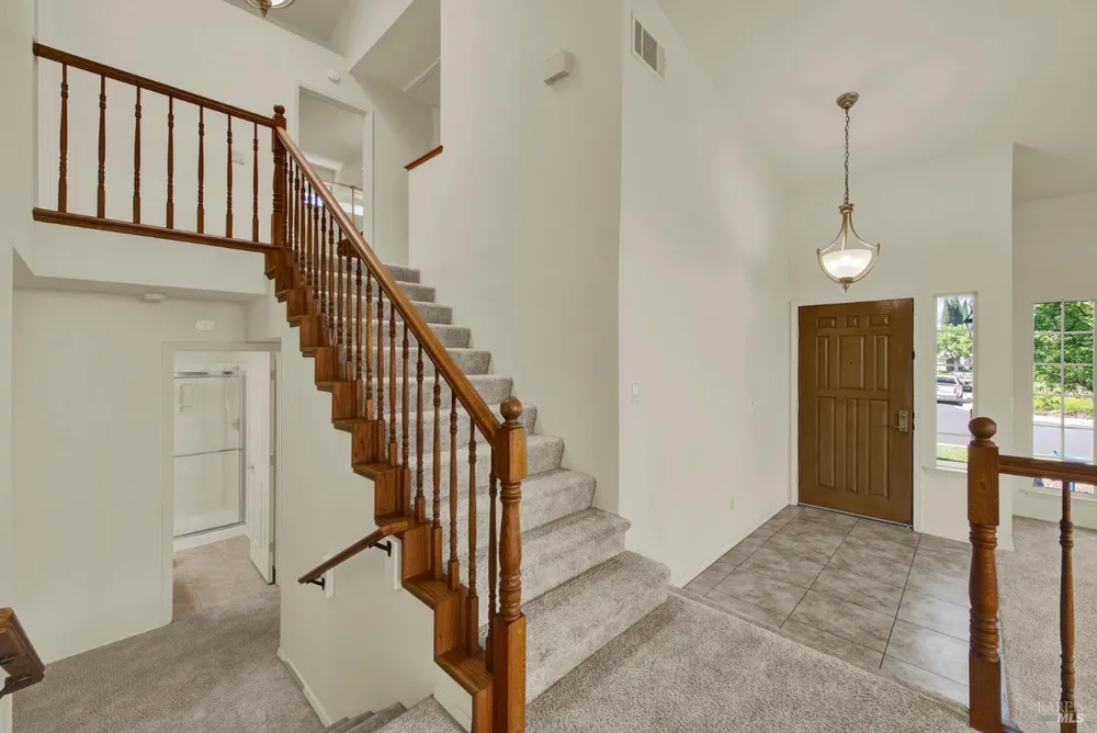 742 Violet Ln, Vacaville, CA 95687