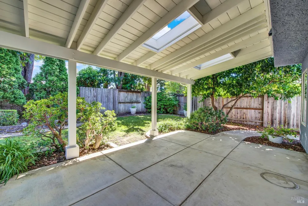 742 Violet Ln, Vacaville, CA 95687
