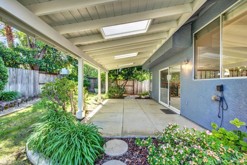 742 Violet Ln, Vacaville, CA 95687