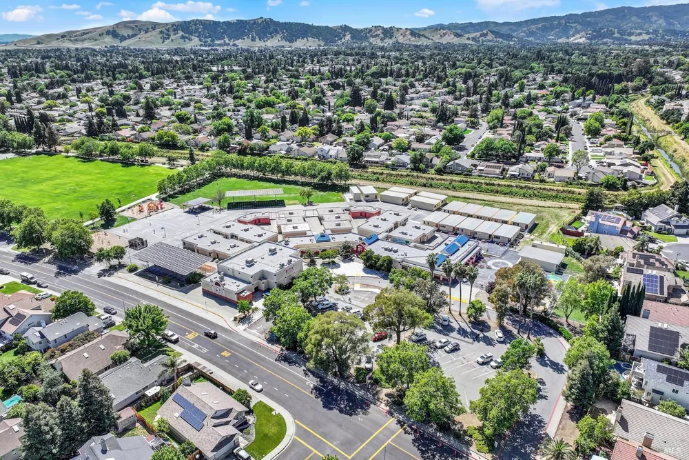 742 Violet Ln, Vacaville, CA 95687