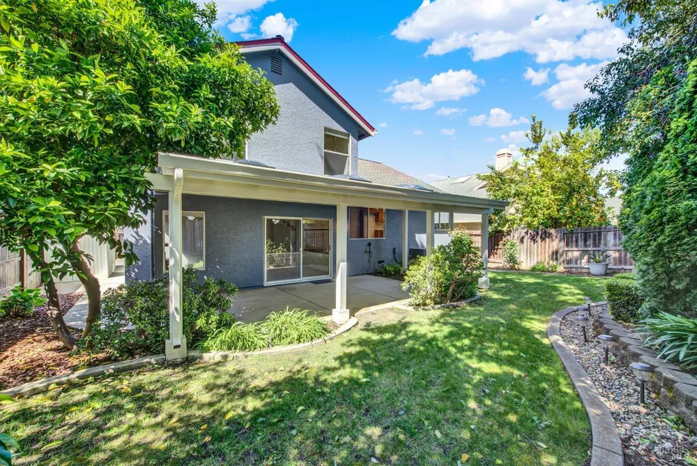 742 Violet Ln, Vacaville, CA 95687