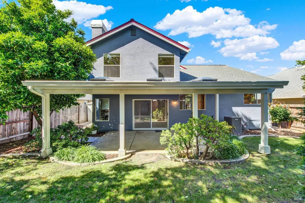 742 Violet Ln, Vacaville, CA 95687