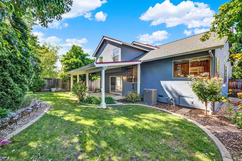 742 Violet Ln, Vacaville, CA 95687