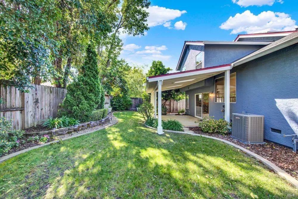742 Violet Ln, Vacaville, CA 95687
