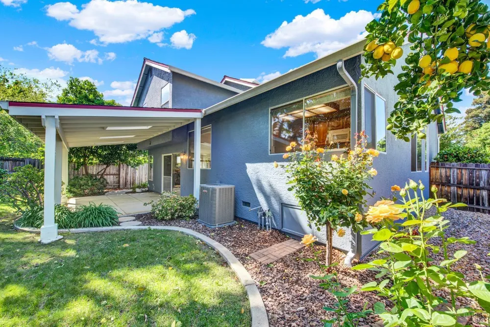 742 Violet Ln, Vacaville, CA 95687