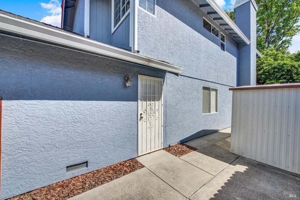 742 Violet Ln, Vacaville, CA 95687