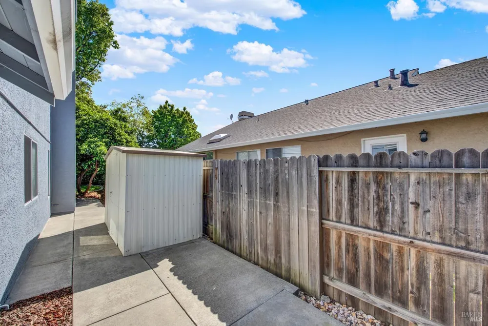 742 Violet Ln, Vacaville, CA 95687