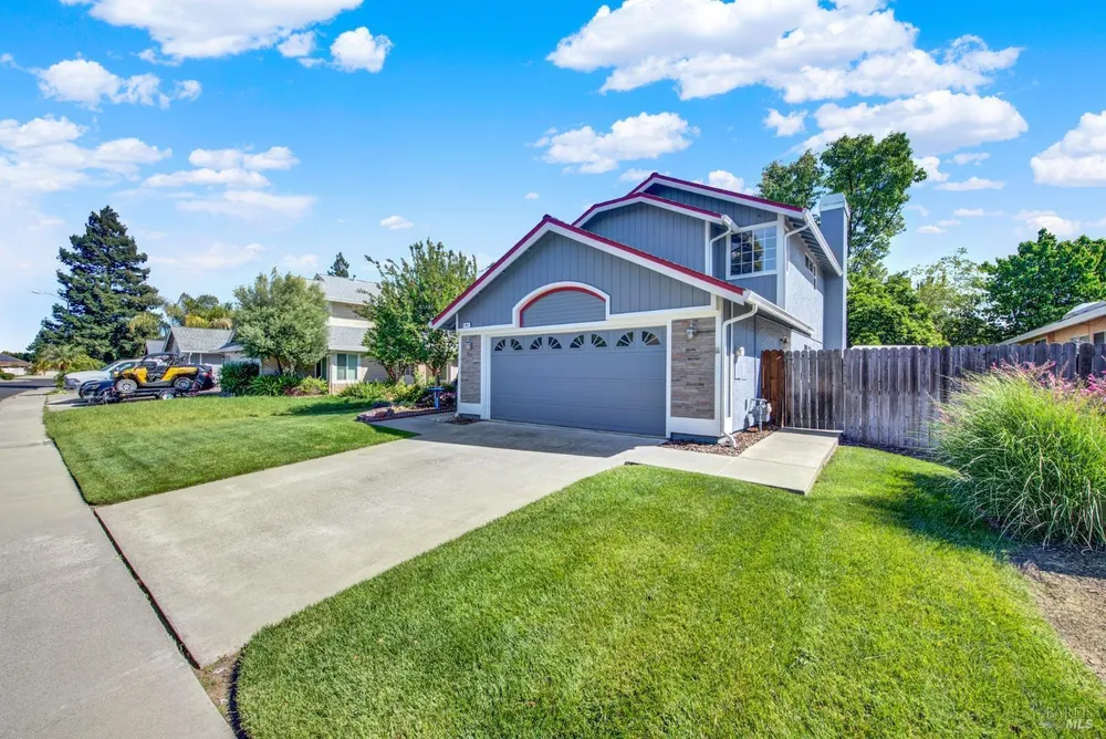 742 Violet Ln, Vacaville, CA 95687