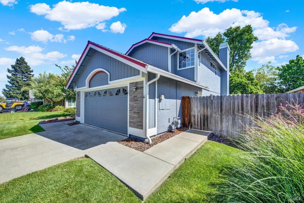 742 Violet Ln, Vacaville, CA 95687