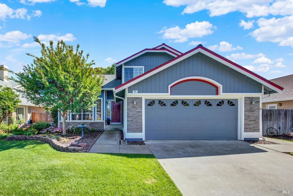 742 Violet Ln, Vacaville, CA 95687