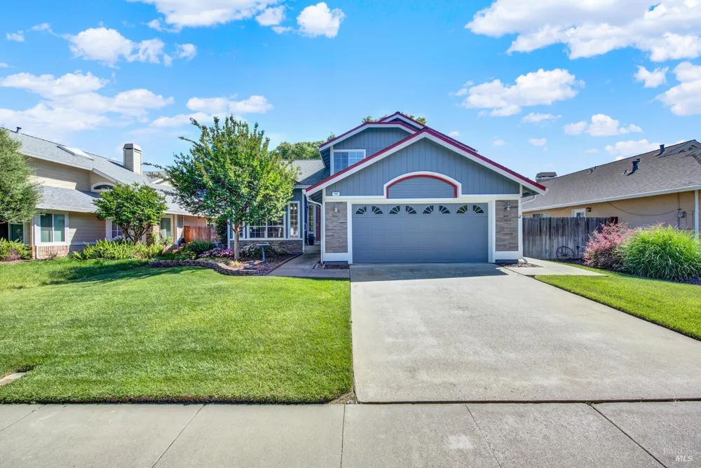 742 Violet Ln, Vacaville, CA 95687