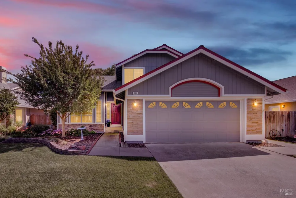 742 Violet Ln, Vacaville, CA 95687