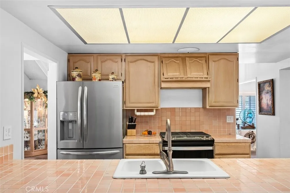 8401 Natalie Ln, West Hills, CA 91304-3125