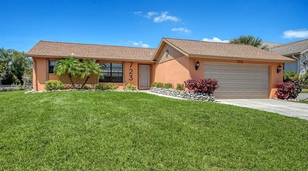 723 Portia St N, Nokomis, FL 34275