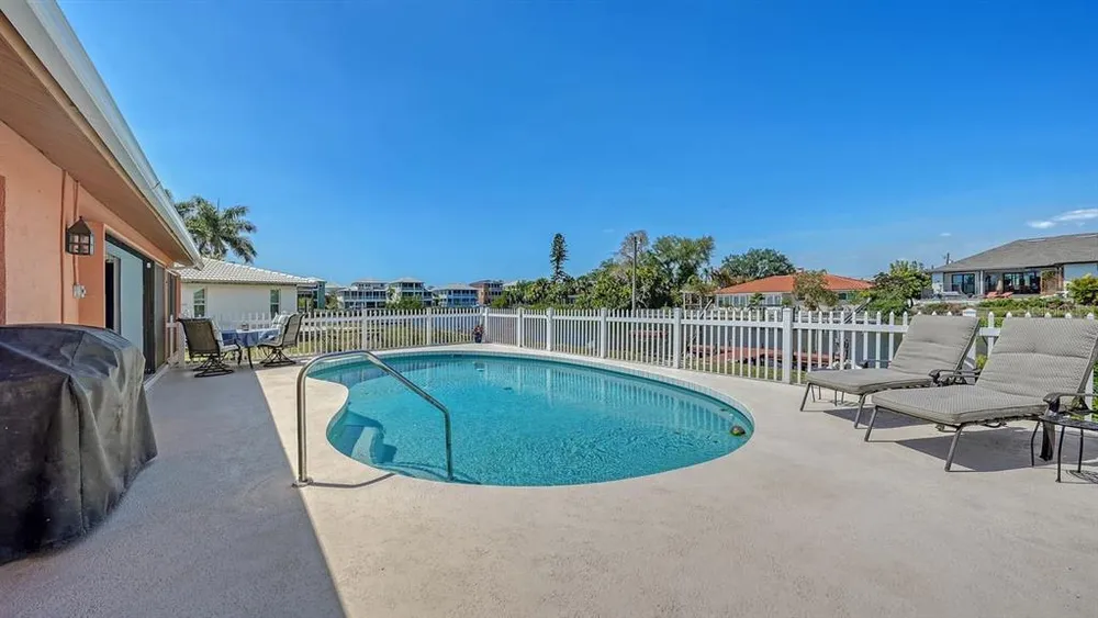 723 Portia St N, Nokomis, FL 34275