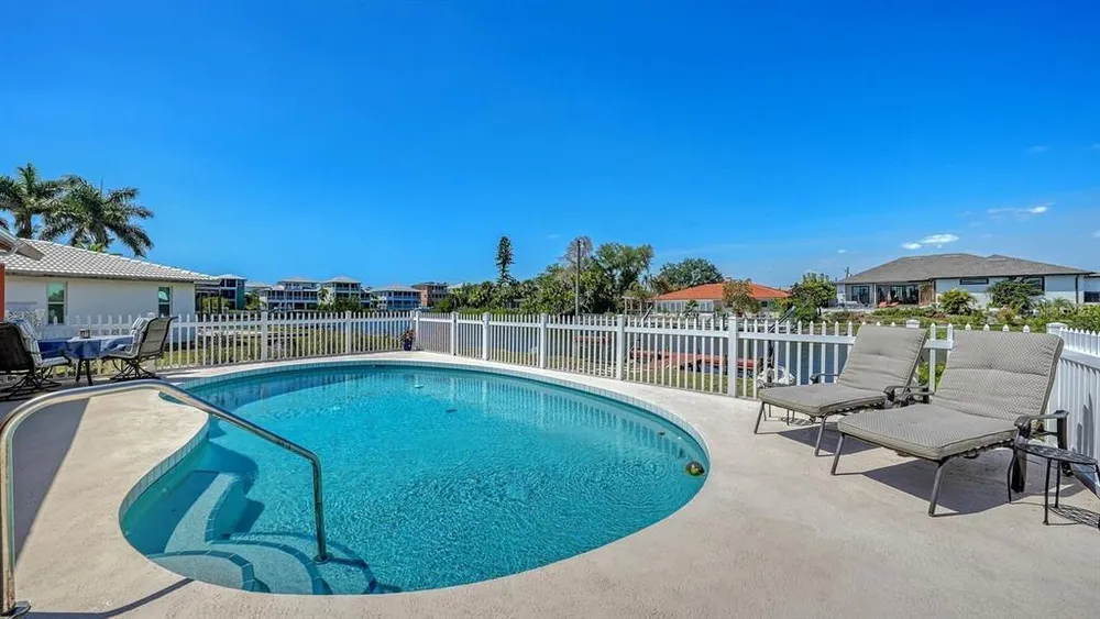 723 Portia St N, Nokomis, FL 34275