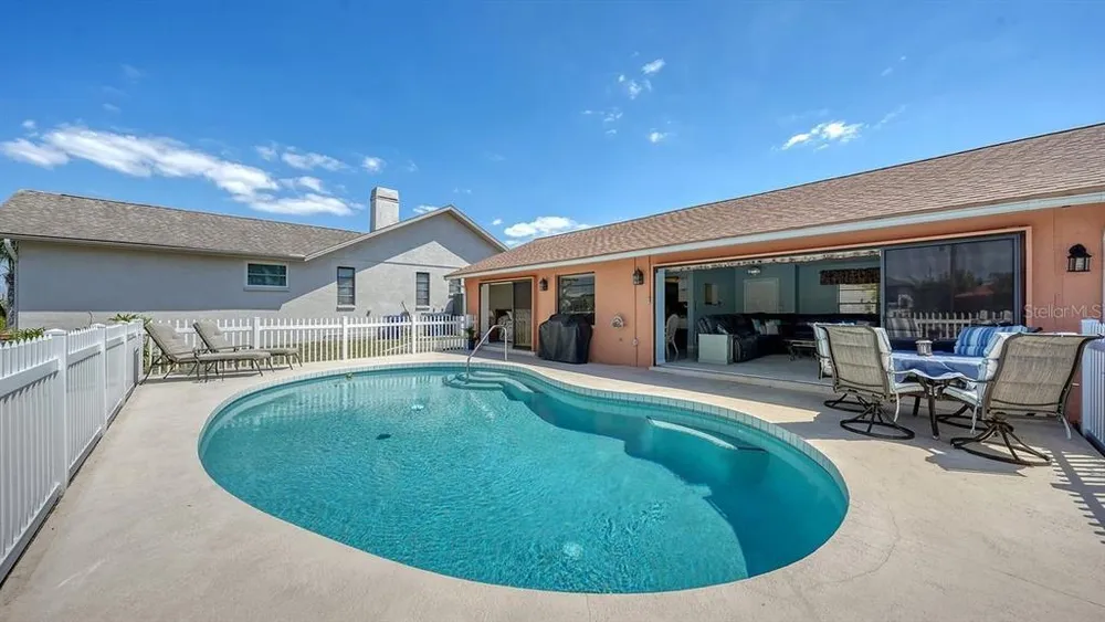 723 Portia St N, Nokomis, FL 34275
