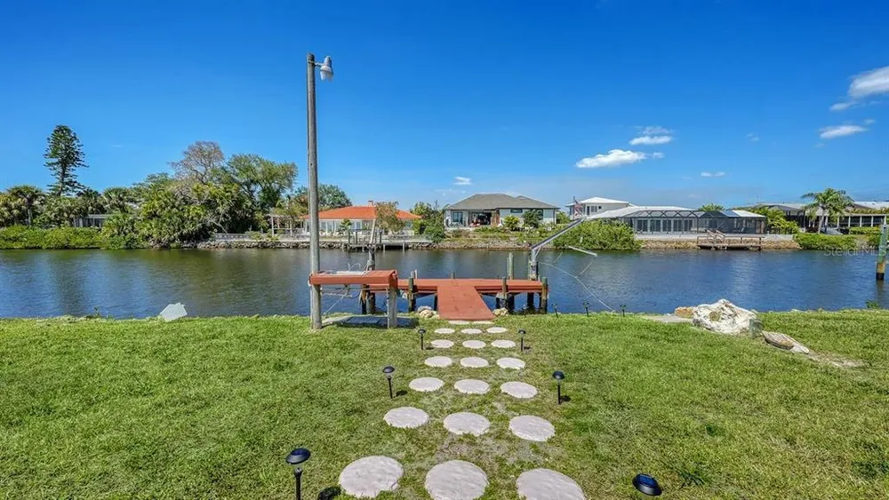 723 Portia St N, Nokomis, FL 34275