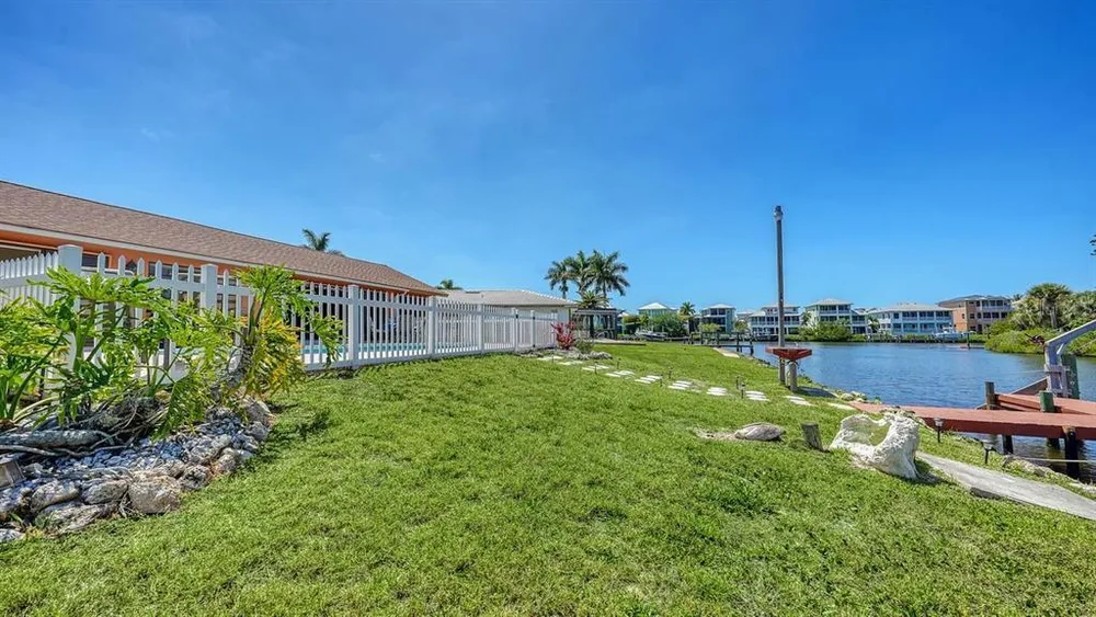 723 Portia St N, Nokomis, FL 34275