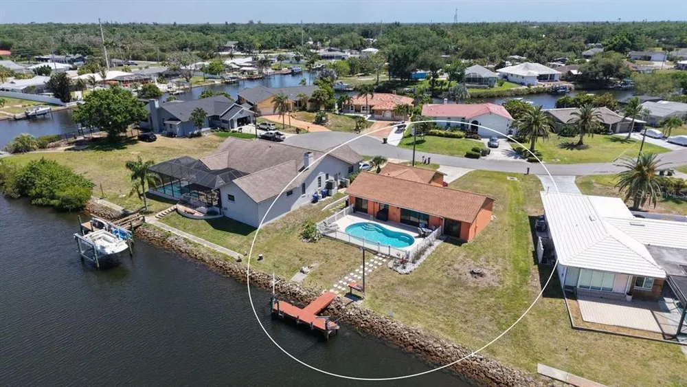 723 Portia St N, Nokomis, FL 34275