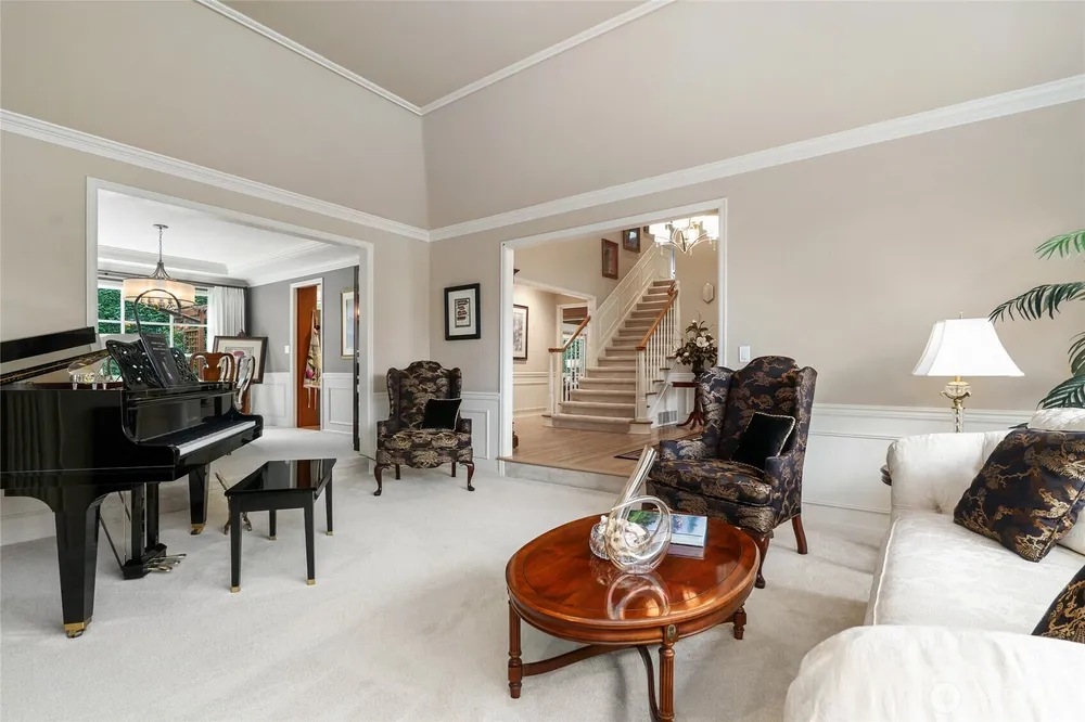 22519 SE 46th Pl, Sammamish, WA 98075