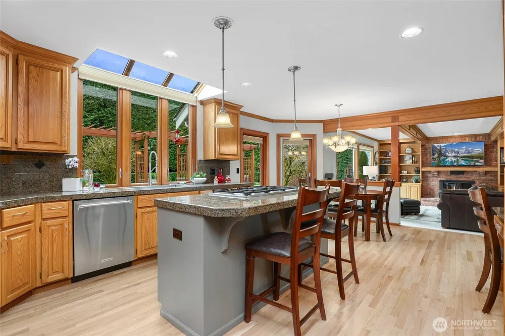 22519 SE 46th Pl, Sammamish, WA 98075