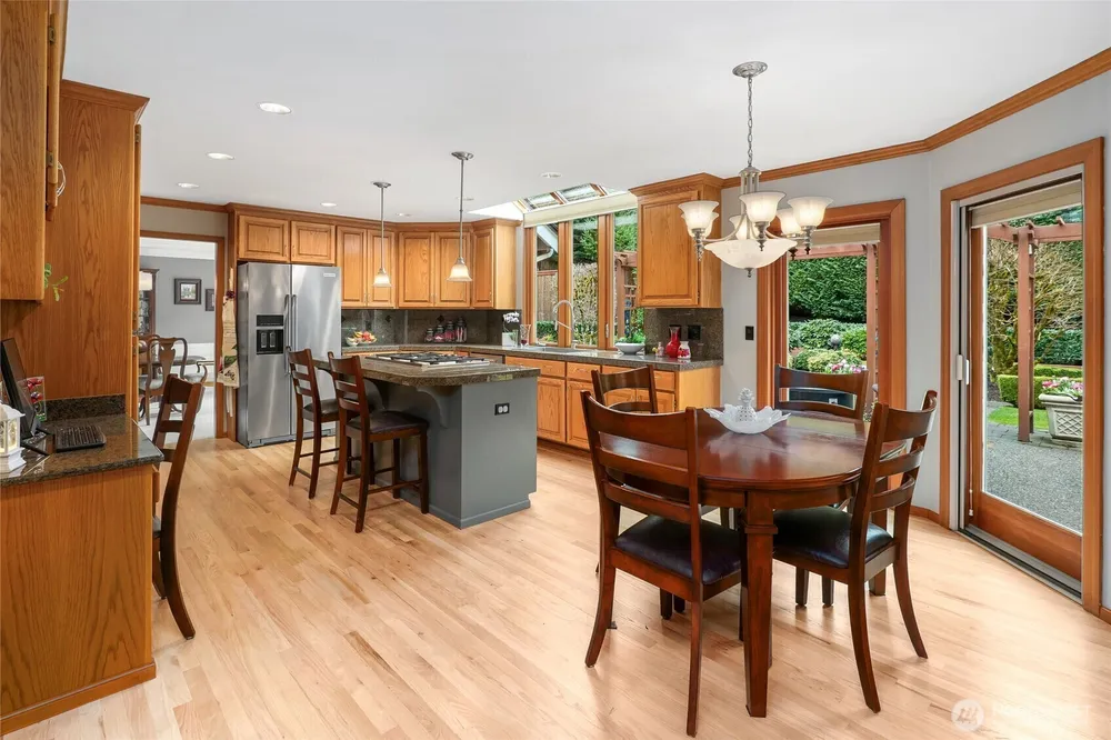22519 SE 46th Pl, Sammamish, WA 98075