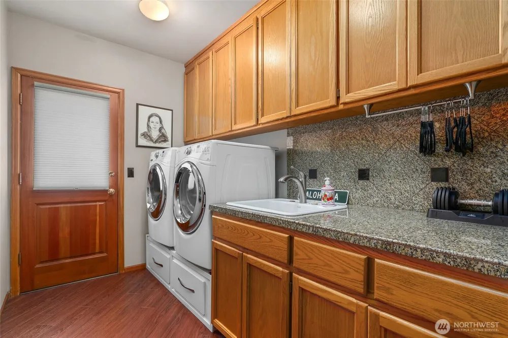 22519 SE 46th Pl, Sammamish, WA 98075
