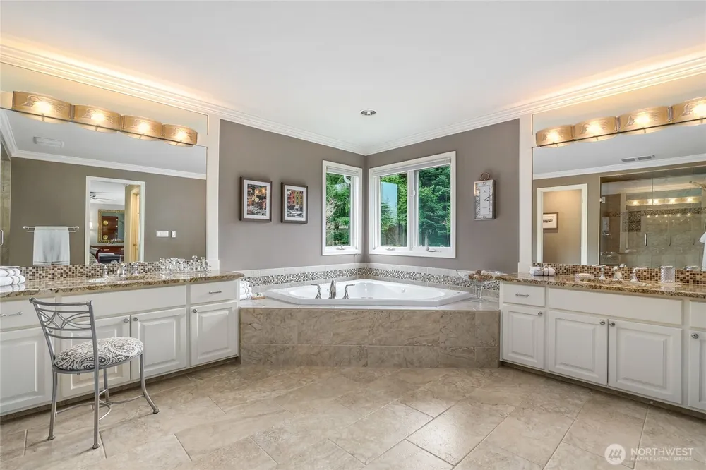 22519 SE 46th Pl, Sammamish, WA 98075