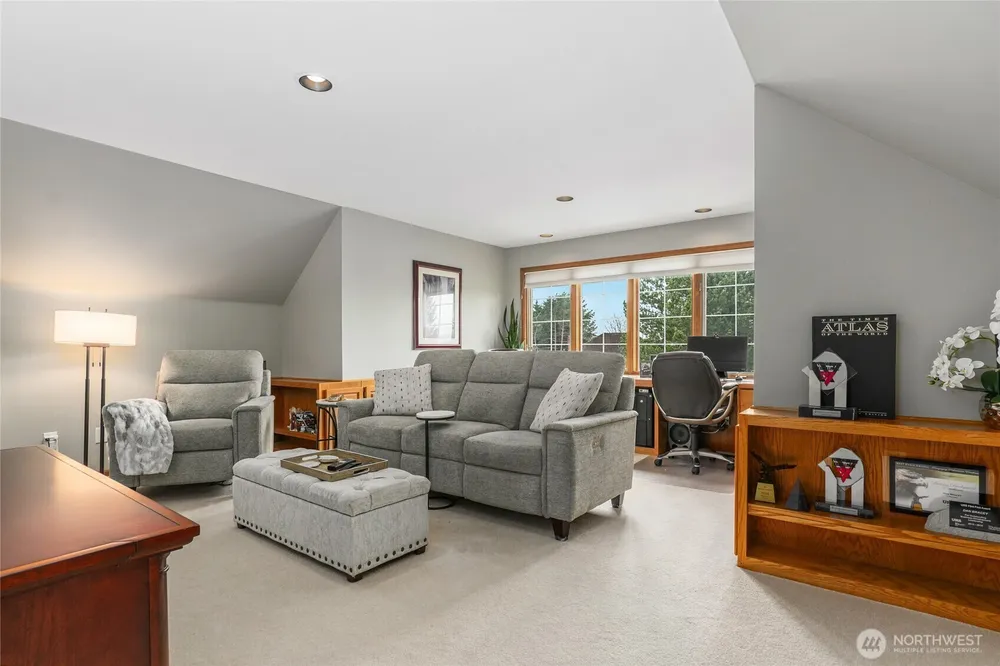 22519 SE 46th Pl, Sammamish, WA 98075