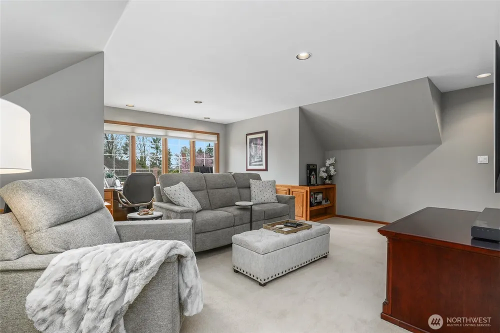 22519 SE 46th Pl, Sammamish, WA 98075