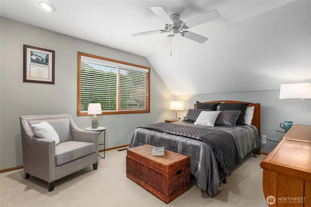 22519 SE 46th Pl, Sammamish, WA 98075
