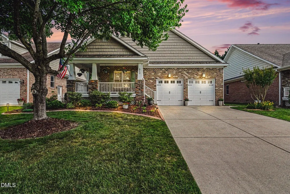 812 Canyoncreek Ln, Fuquay Varina, NC 27526