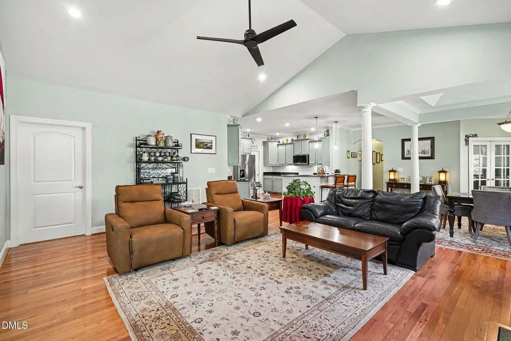 812 Canyoncreek Ln, Fuquay Varina, NC 27526