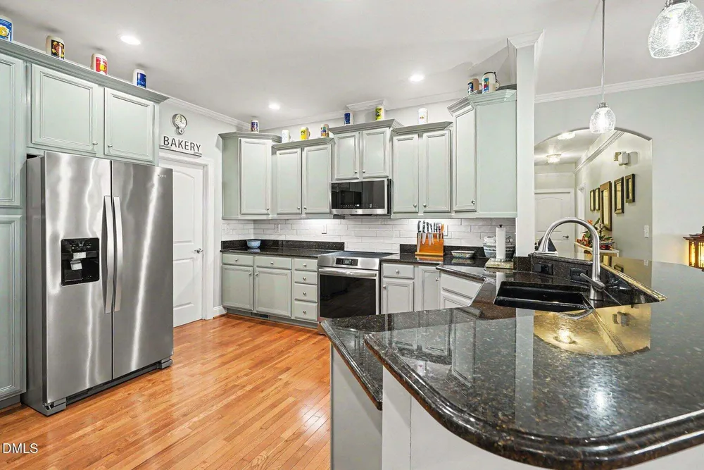 812 Canyoncreek Ln, Fuquay Varina, NC 27526