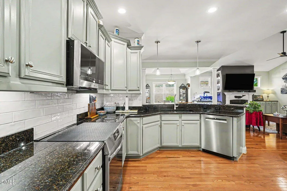 812 Canyoncreek Ln, Fuquay Varina, NC 27526