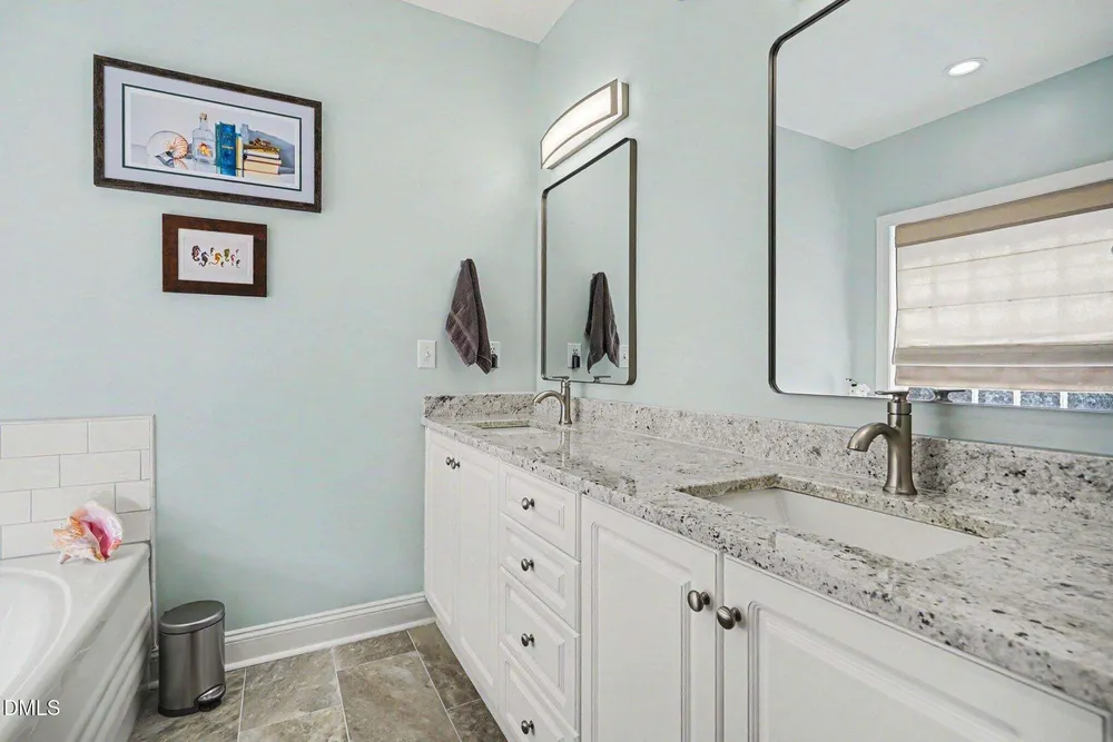 812 Canyoncreek Ln, Fuquay Varina, NC 27526