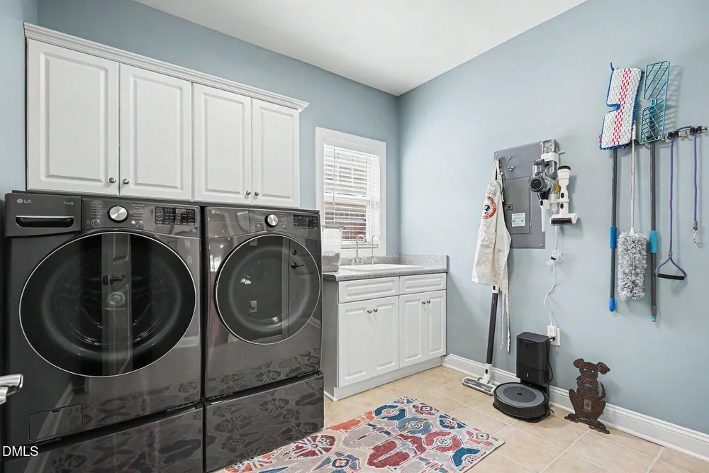 812 Canyoncreek Ln, Fuquay Varina, NC 27526