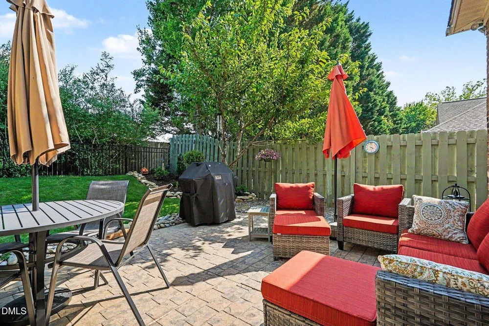 812 Canyoncreek Ln, Fuquay Varina, NC 27526
