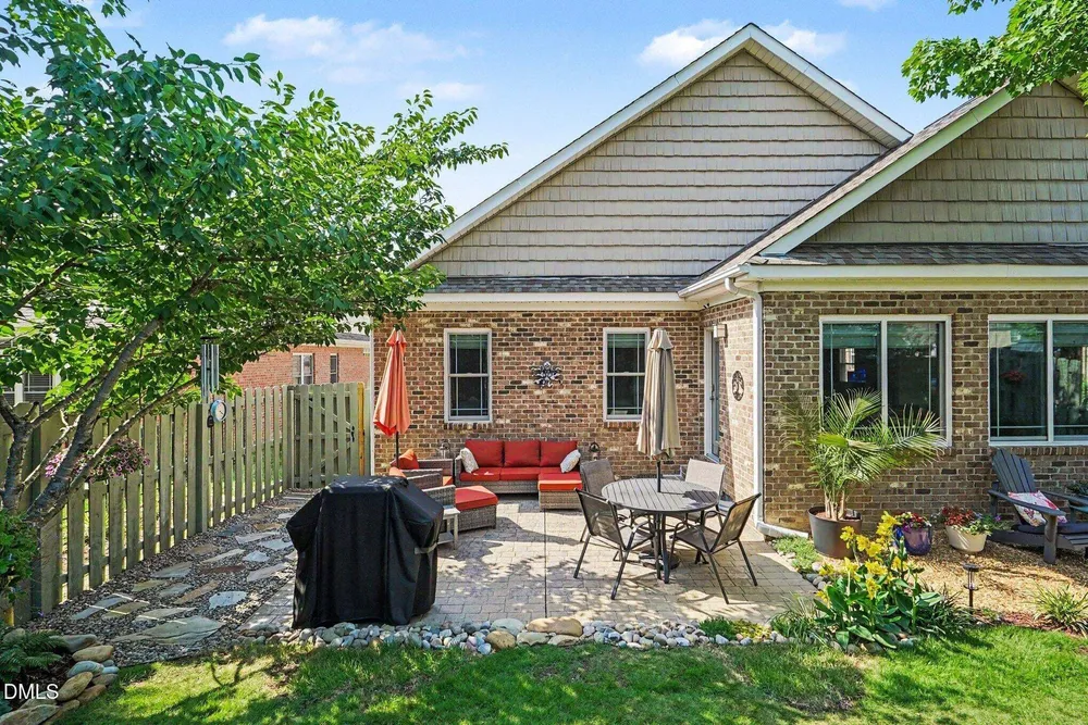 812 Canyoncreek Ln, Fuquay Varina, NC 27526