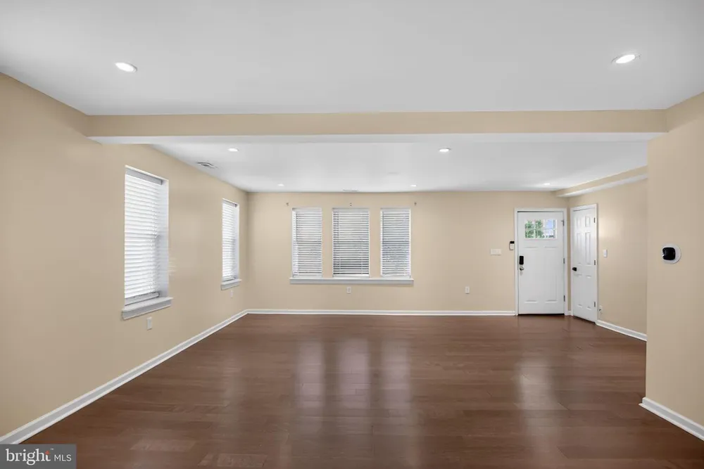 2646 Jenkintown Rd, Glenside, PA 19038