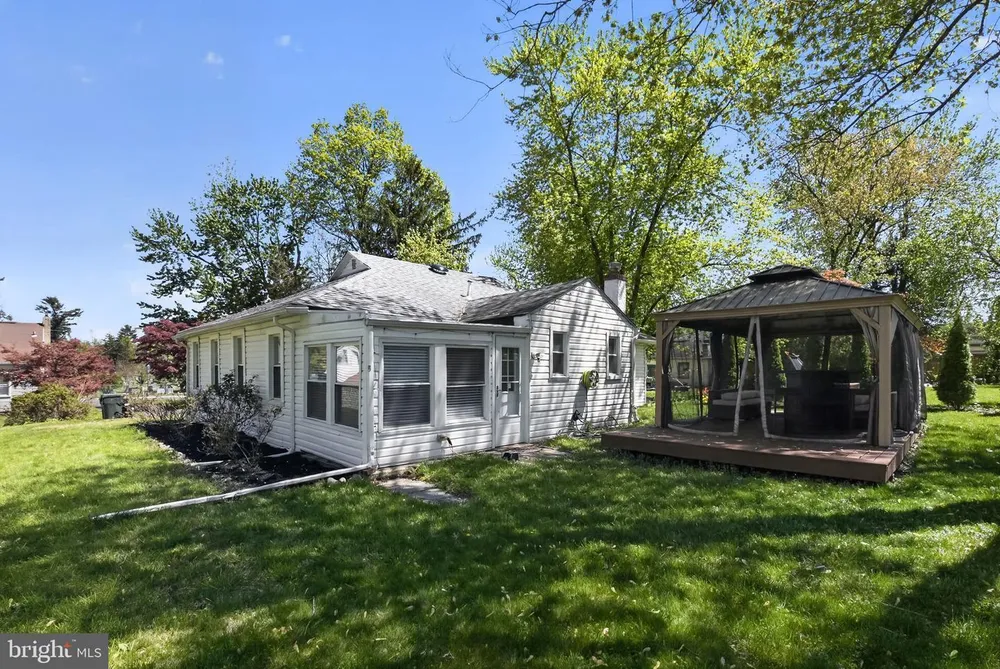 2646 Jenkintown Rd, Glenside, PA 19038