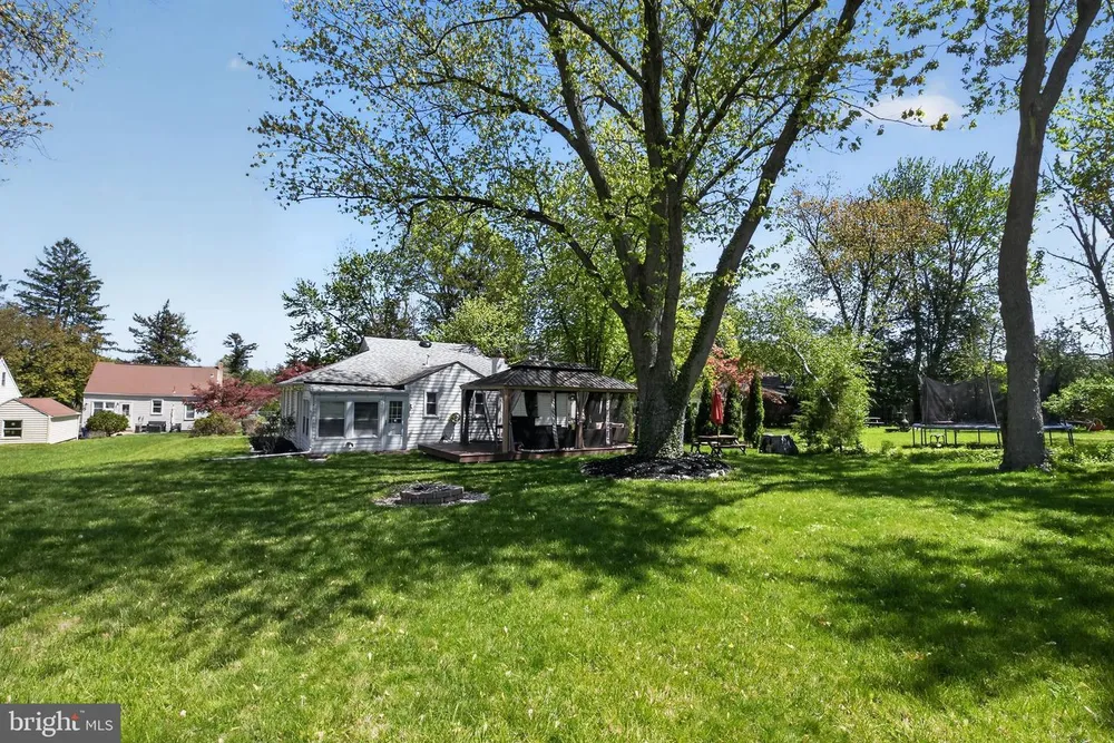 2646 Jenkintown Rd, Glenside, PA 19038