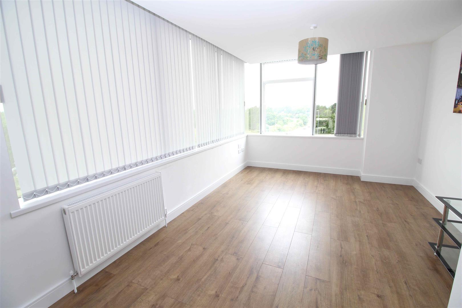 London Road, Lowfield Heath Image 6