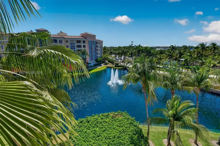 705 Crandon Blvd, Key Biscayne, FL 33149