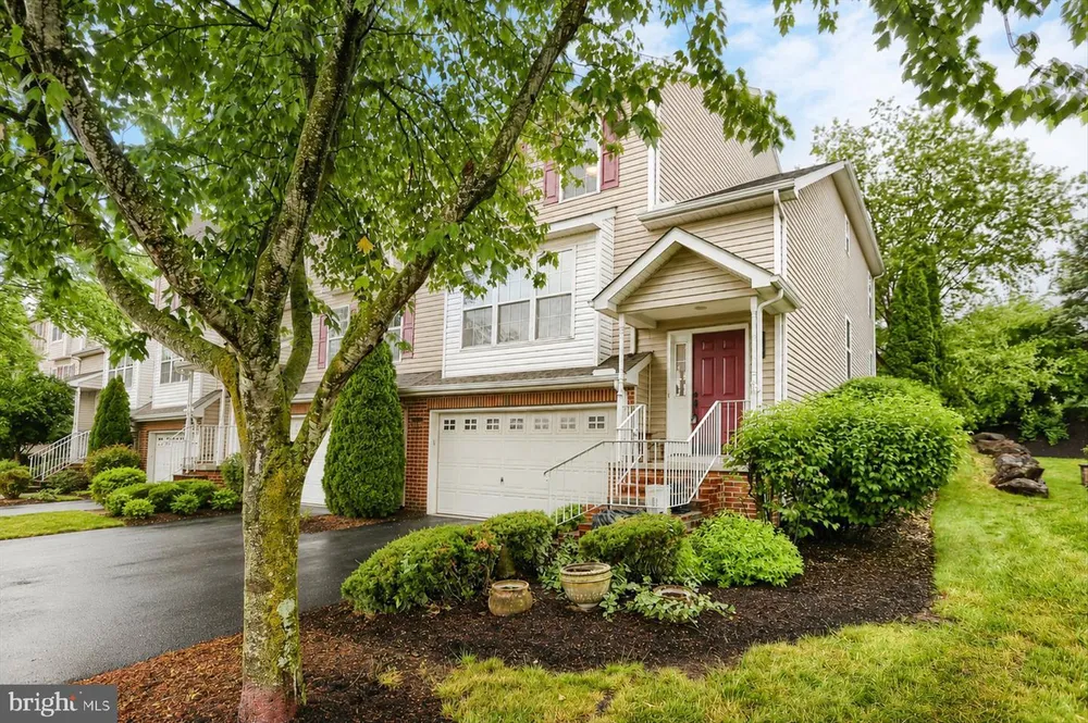 1199 Cross Creek Dr, Mechanicsburg, PA 17050