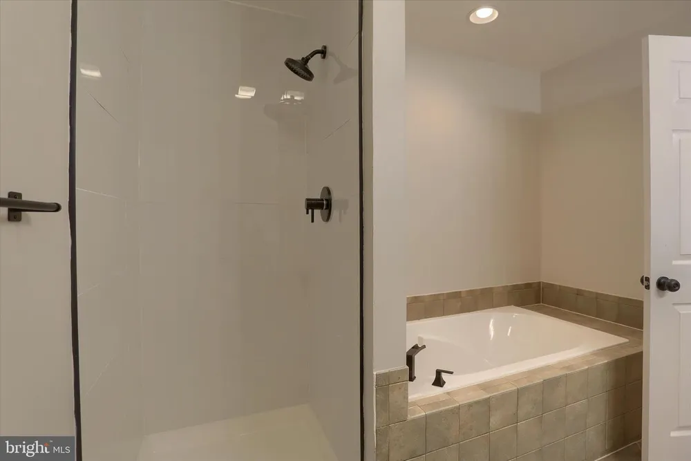 1199 Cross Creek Dr, Mechanicsburg, PA 17050