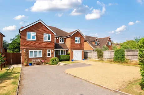 Kings Lane, Wrecclesham, Farnham, GU10
