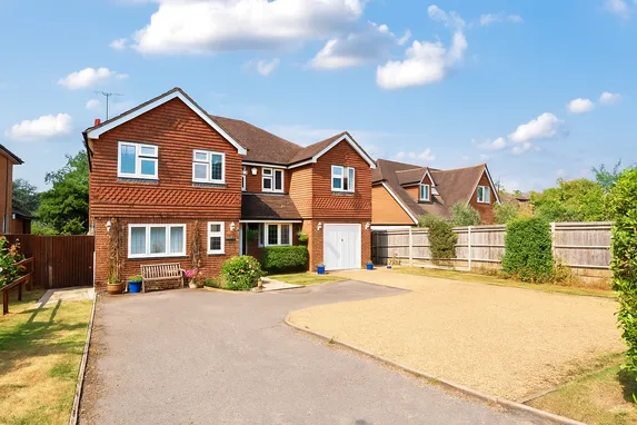 Kings Lane, Wrecclesham, Farnham, GU10