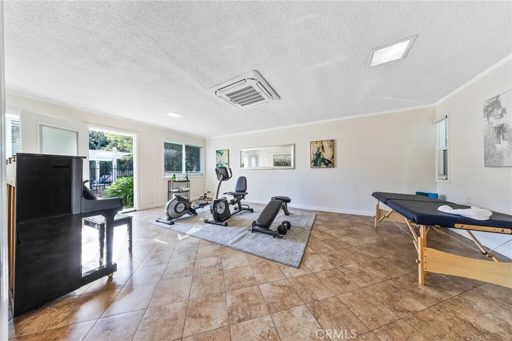 900 Gainsborough Dr, Pasadena, CA 91107